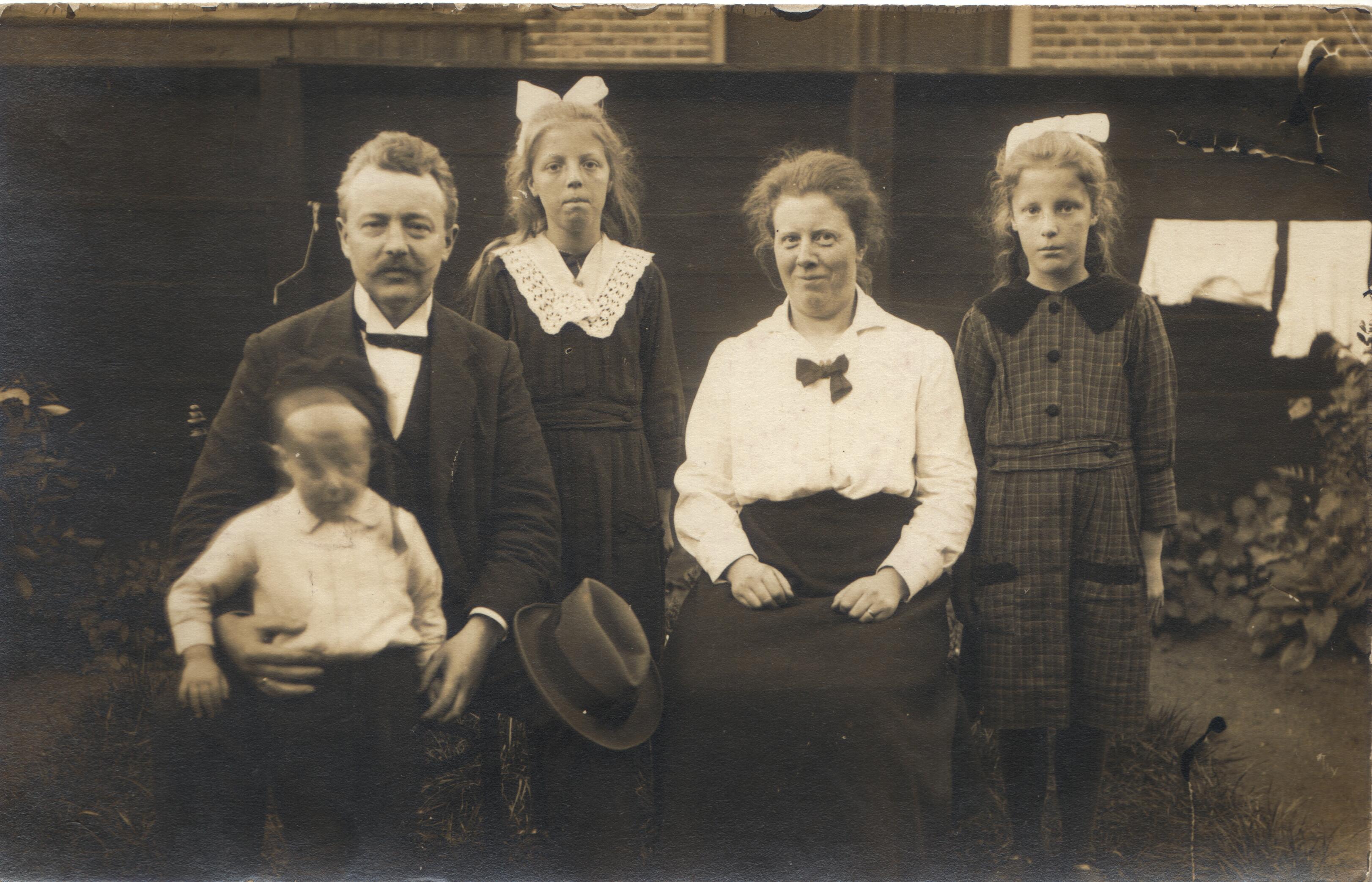 opa en oma Faber en kinderen Almelo 1920